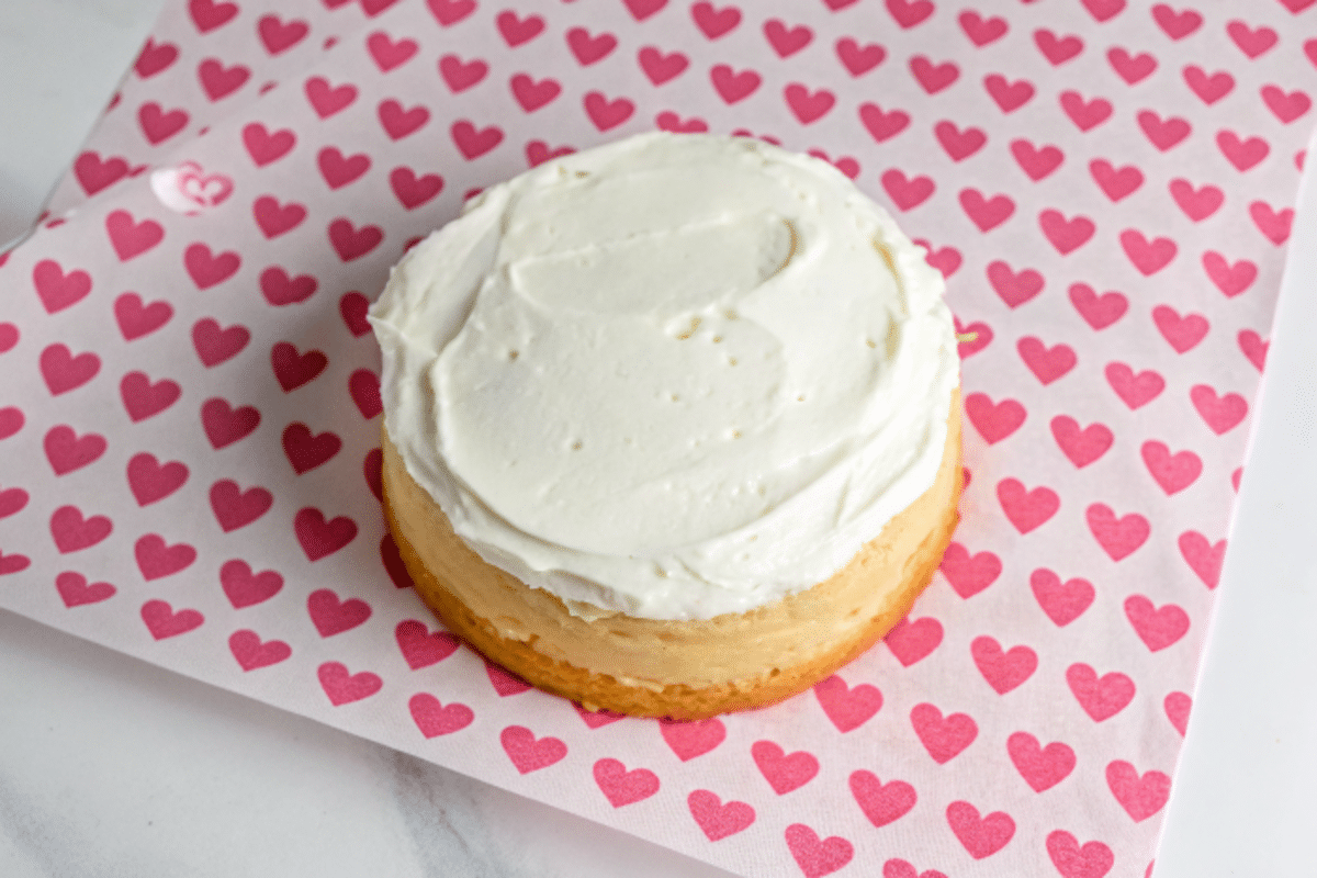 frosted-cake-layer-bento Single mini cake layer with smooth white frosting